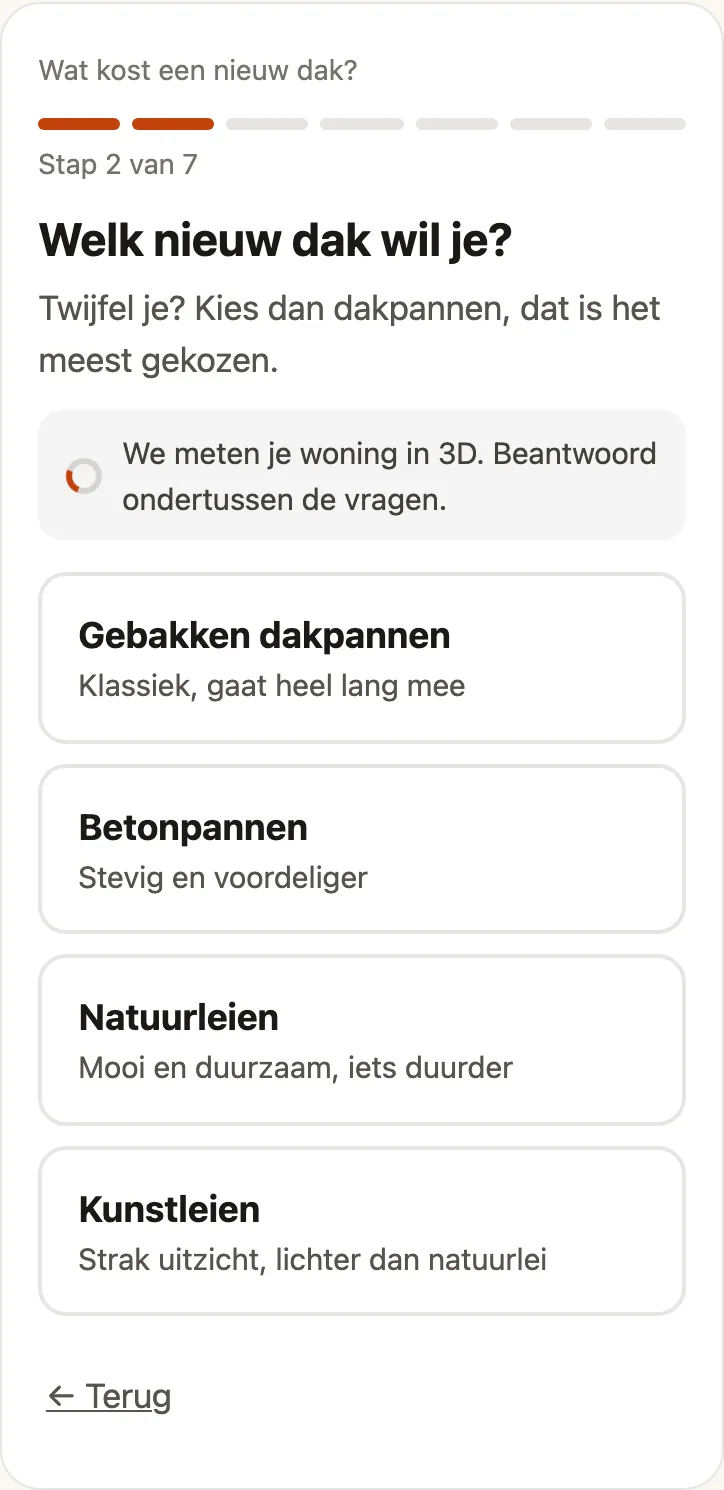 Rekenmodule op de gsm: één vraag per scherm met grote keuzes, terwijl de woning in 3D gemeten wordt.